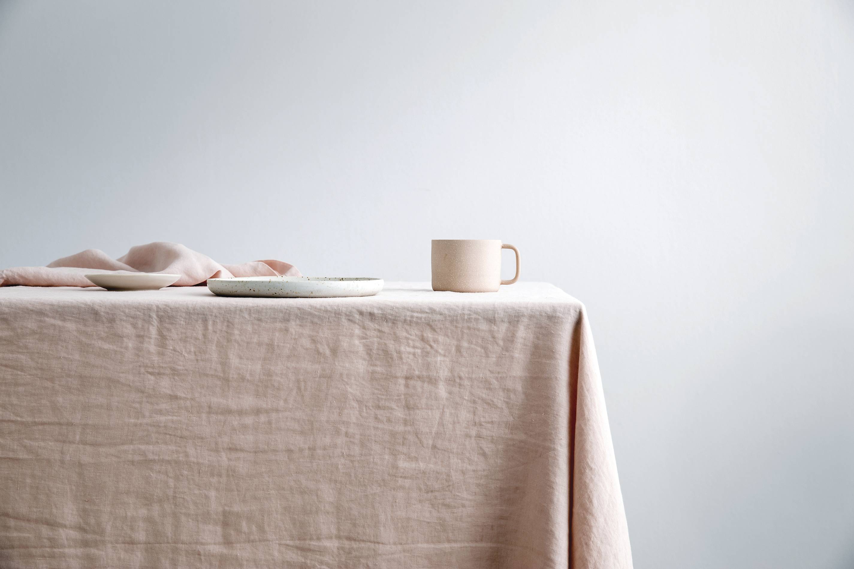 Cultiver linen tablecloth in blush